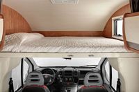 Рент-а-кампер двоен  кревет над возачката кабина